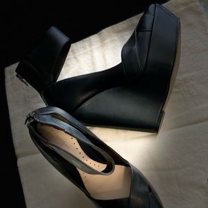 Max Azria wedge shoes